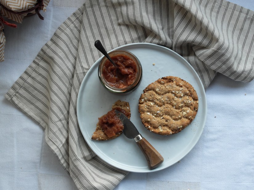 plate with chutney and crispbread