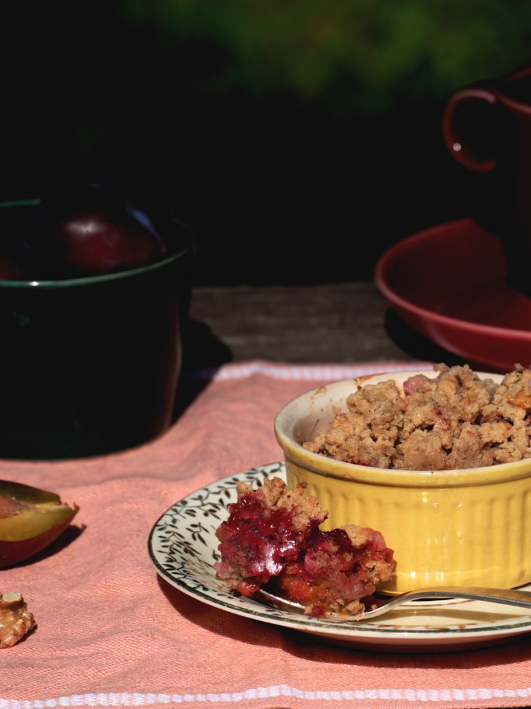 crumble with plums