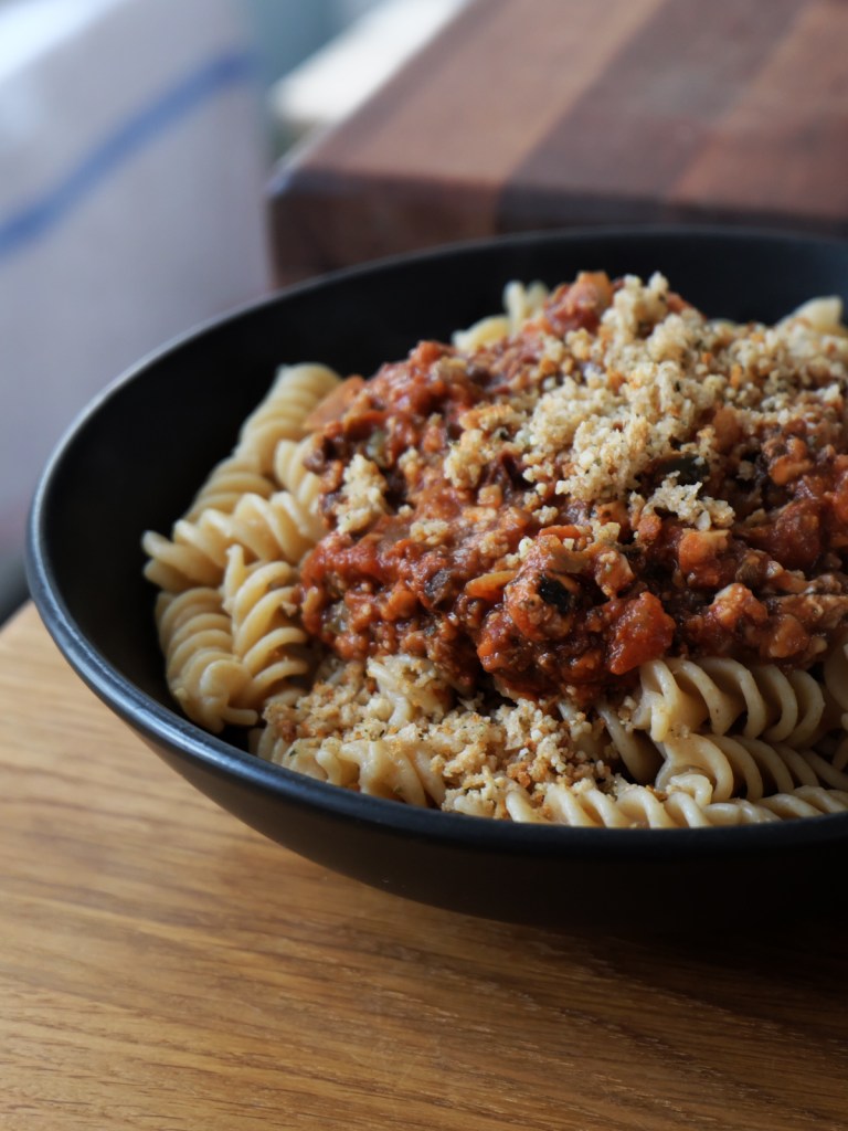 Nudeln mit veganer Bolognese